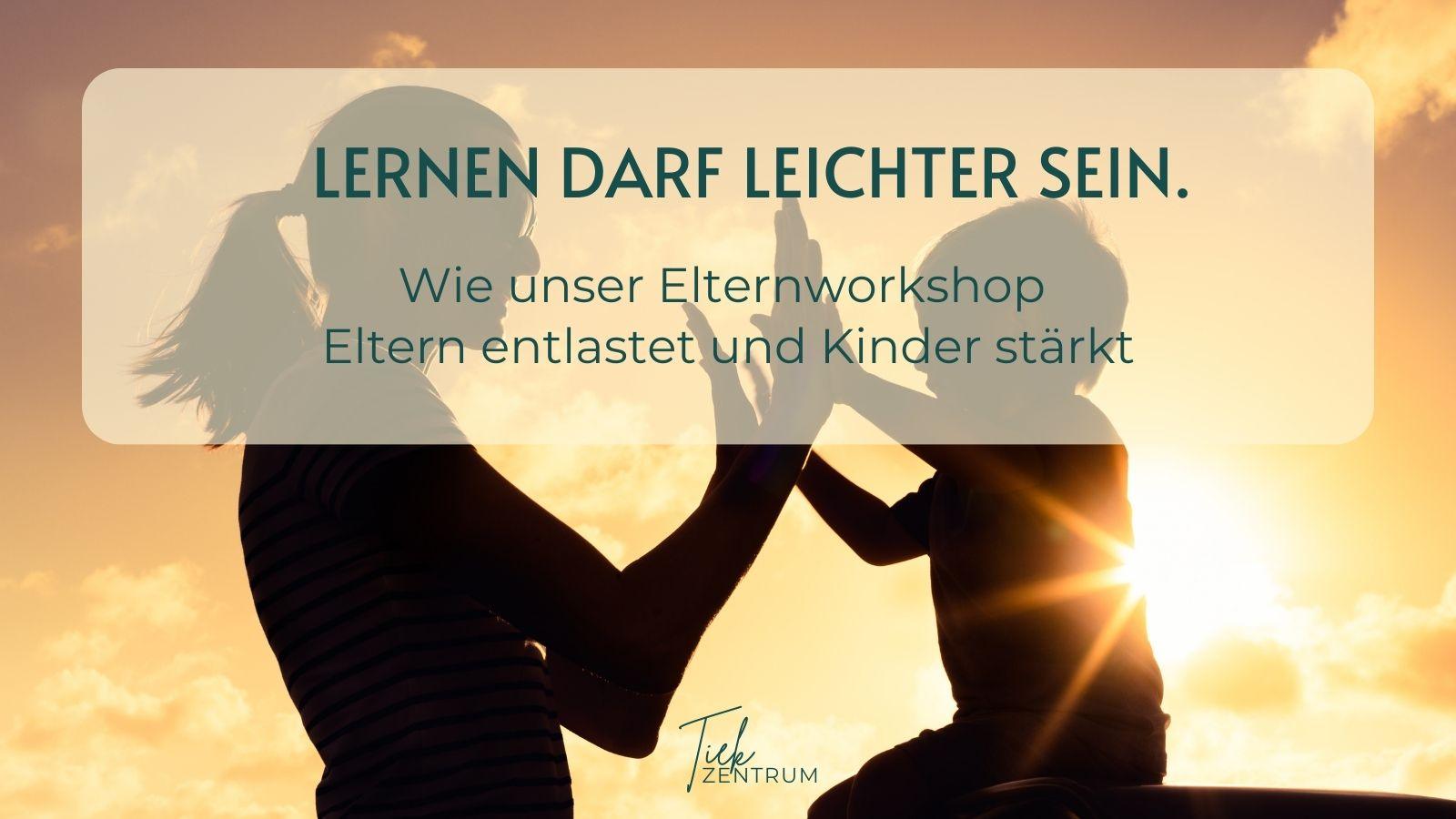 Mutter und Kind geben sich im Sonnenuntergang ein High-Five – Symbol für gemeinsame Erfolge und Begleitung im Elternworkshop Lernen