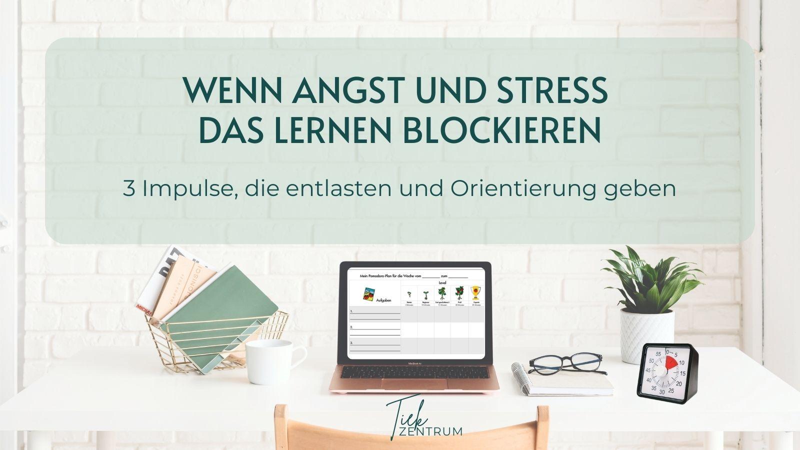 Heller Schreibtisch mit Laptop, Pomodoro-Tabelle auf dem Bildschirm und Time-Timer zur Anzeige der Lernzeit, um Lernblockaden durch Angst und Stress zu vermeiden